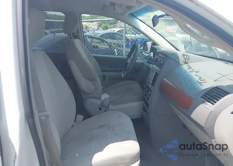 2009 Chrysler Town & Country Lx z USA, uszkodzony, nr VIN 2A8HR44E09R560473